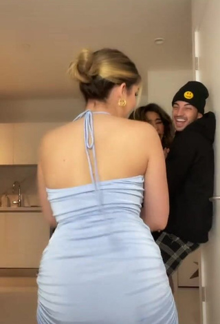 Erotic Amanda Díaz in Blue Dress while Twerking (Underboob)