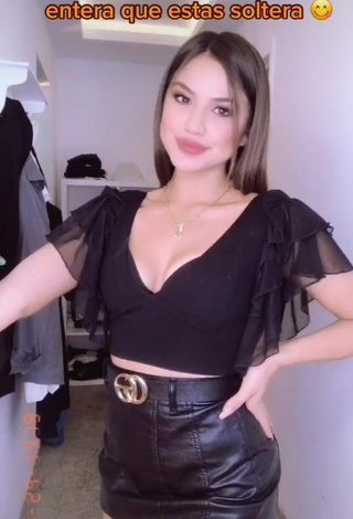 1. Sweetie Ana Morquecho Shows Cleavage in Black Crop Top