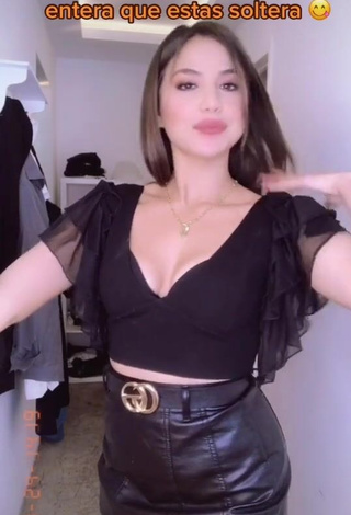 4. Sweetie Ana Morquecho Shows Cleavage in Black Crop Top