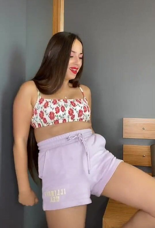 3. Sexy Asena Kızılarslan in Floral Crop Top