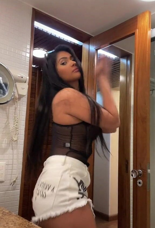 Hot Ayarla Souza Shows Cleavage in Black Top while Twerking