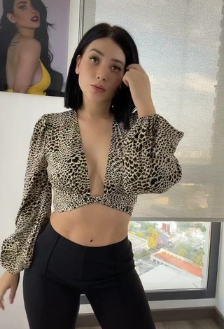 1. Hot Brenda Zambrano Shows Cleavage in Leopard Crop Top