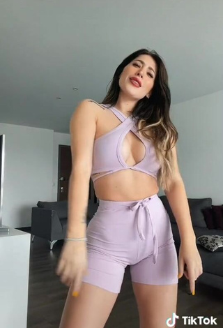 3. Seductive Brenda Zambrano Shows Cleavage in Purple Crop Top