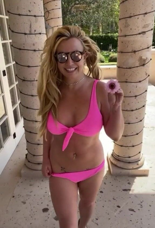 4. Hot Britney Spears Shows Cleavage in Bikini