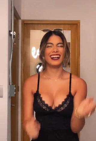 4. Hot Camilla Contreras Shows Cleavage in Black Top and Bouncing Tits