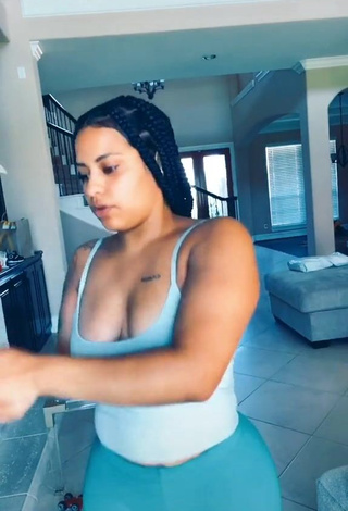 Cute Carmen Pritchett Shows Cleavage in Grey Top and Bouncing Tits