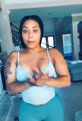 4. Cute Carmen Pritchett Shows Cleavage in Grey Top and Bouncing Tits