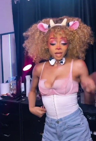 Cute Caeli Shows Cleavage in Pink Bra and Bouncing Boobs