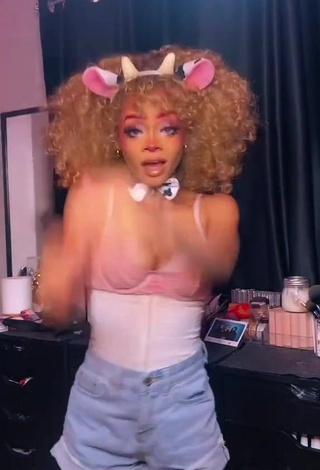 4. Cute Caeli Shows Cleavage in Pink Bra and Bouncing Boobs