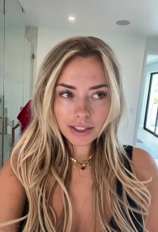 1. Sexy Corinna Kopf Shows Cleavage in Red Crop Top