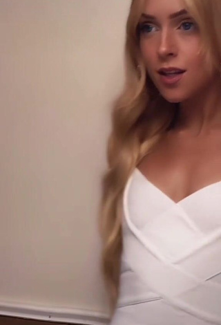 1. Hot Darla Eliza in White Dress