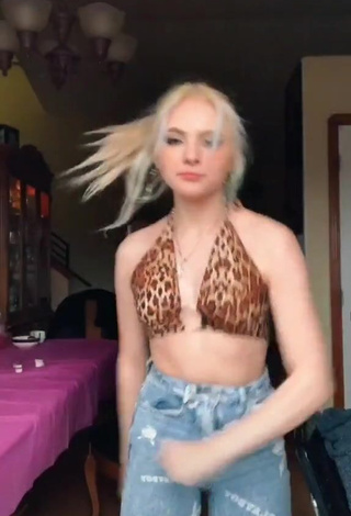 Cute Daryna Popach in Leopard Crop Top