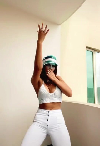 3. Hot Dayanara Peralta in White Crop Top