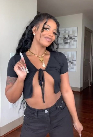 1. Sexy De'arra Taylor in Black Crop Top