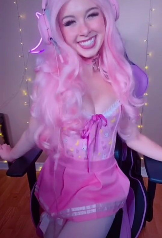 3. Hot dessyyc Shows Cleavage in Pink Corset